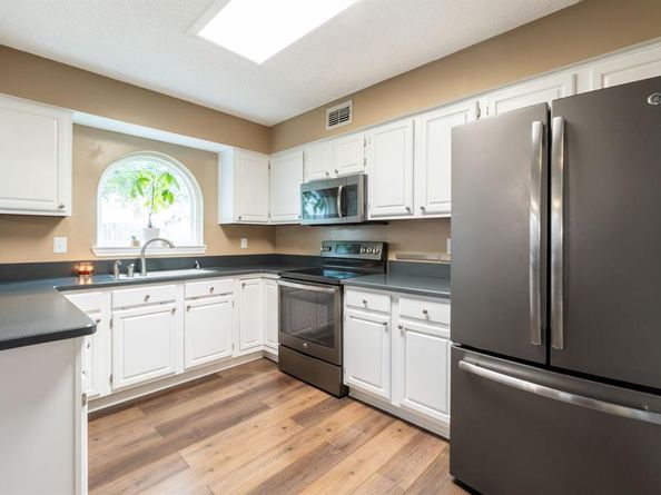 4548  Queenswood Drive , Grand Prairie Texas 75052