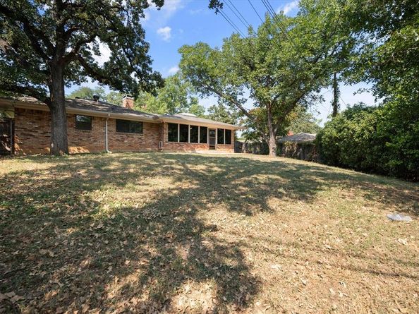1905  Nottingham Boulevard , Fort Worth Texas 76112