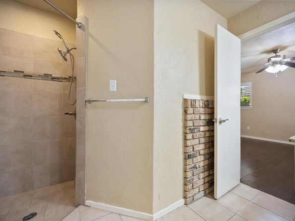 1905  Nottingham Boulevard , Fort Worth Texas 76112