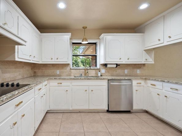 1905  Nottingham Boulevard , Fort Worth Texas 76112