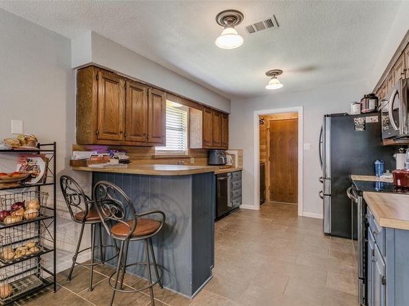 1831  Cimarron Trail , Grapevine Texas 76051