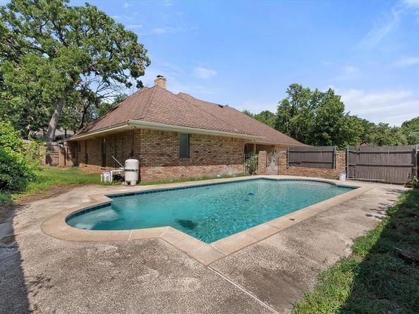 1801  High Vista Court , Fort Worth Texas 76112