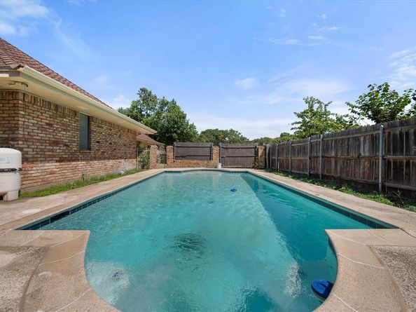 1801  High Vista Court , Fort Worth Texas 76112