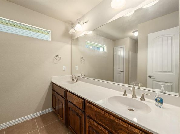 2713  Los Gatos Lane , Fort Worth Texas 76131