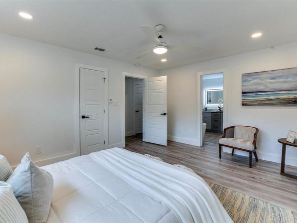9962  Larchbrook Drive , Dallas Texas 75238