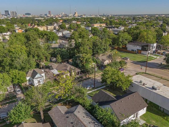 2429  Birmingham Avenue , Dallas Texas 75215