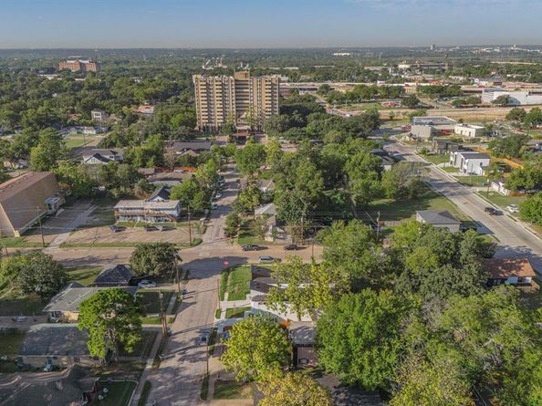 2429  Birmingham Avenue , Dallas Texas 75215