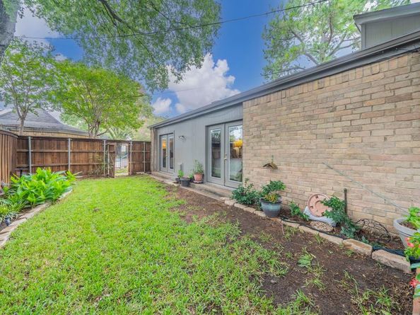 1806  Eastwood Court , Grand Prairie Texas 75050