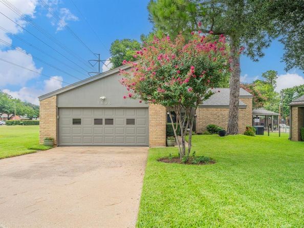 1806  Eastwood Court , Grand Prairie Texas 75050