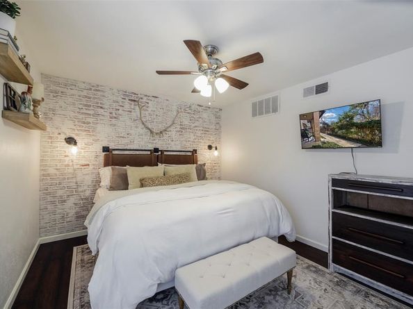 9910  Royal Lane  702, Dallas Texas 75231