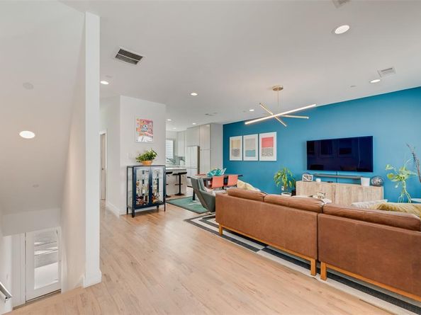 4705  Bryan Street  302, Dallas Texas 75204