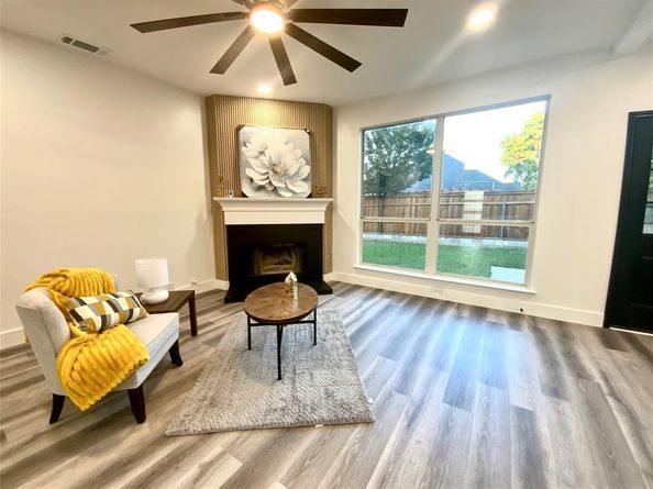 808  Lake Bridge Drive , Lake Dallas Texas 75065