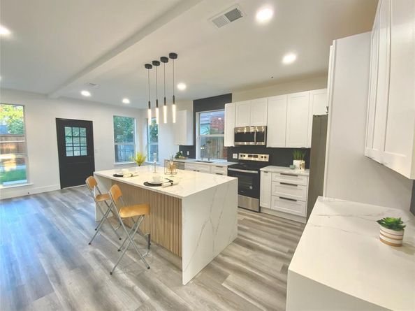 808  Lake Bridge Drive , Lake Dallas Texas 75065