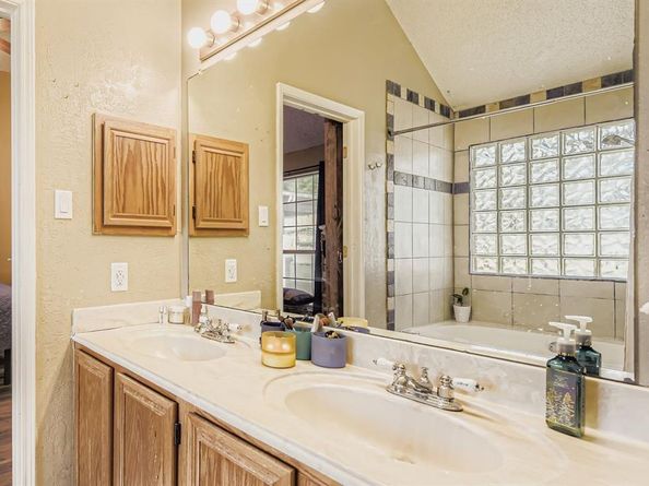 10224  Long Rifle Drive , Fort Worth Texas 76108