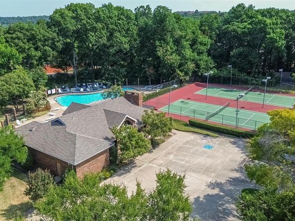 946  Briar Oaks Drive , Rockwall Texas 75087
