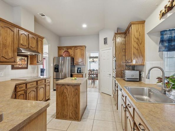 8205  Painted Tree Trail , Fort Worth Texas 76131