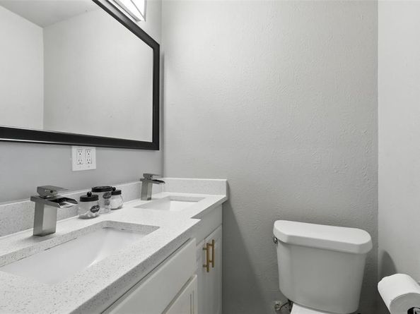 1708  Carl Street , Fort Worth Texas 76103