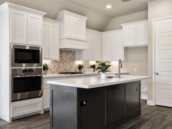 827  Esk Avenue , Celina Texas 75009