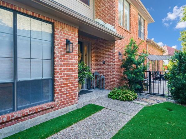 5017  Briar Tree Drive , Dallas Texas 75248