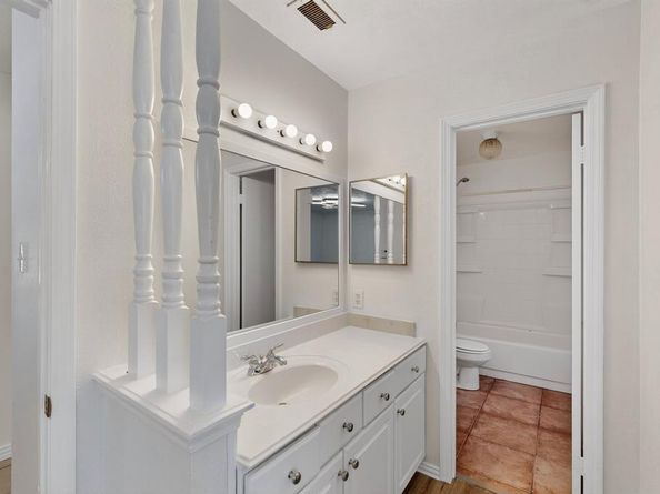 9568  Jennie Lee Lane , Dallas Texas 75227