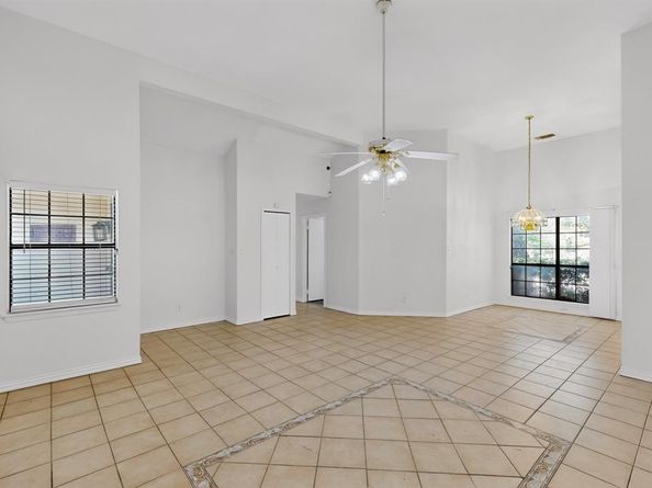 9568  Jennie Lee Lane , Dallas Texas 75227
