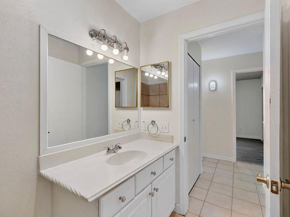 9568  Jennie Lee Lane , Dallas Texas 75227