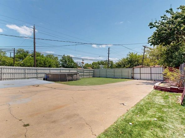 9568  Jennie Lee Lane , Dallas Texas 75227