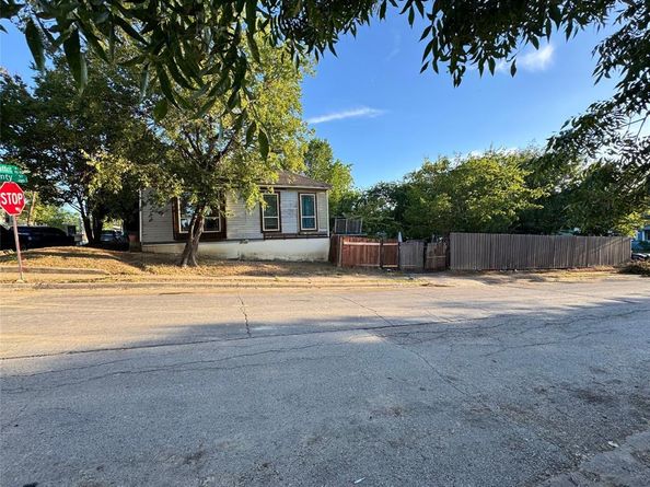 421 N Patton Avenue , Dallas Texas 75203