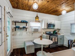 1409 W Allen Avenue , Fort Worth Texas 76110