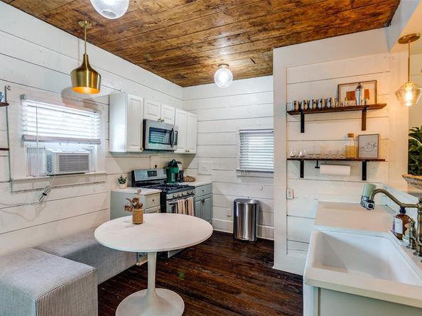 1409 W Allen Avenue , Fort Worth Texas 76110