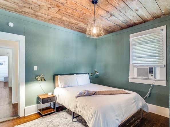 1409 W Allen Avenue , Fort Worth Texas 76110