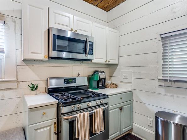 1409 W Allen Avenue , Fort Worth Texas 76110