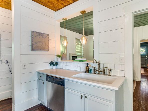 1409 W Allen Avenue , Fort Worth Texas 76110