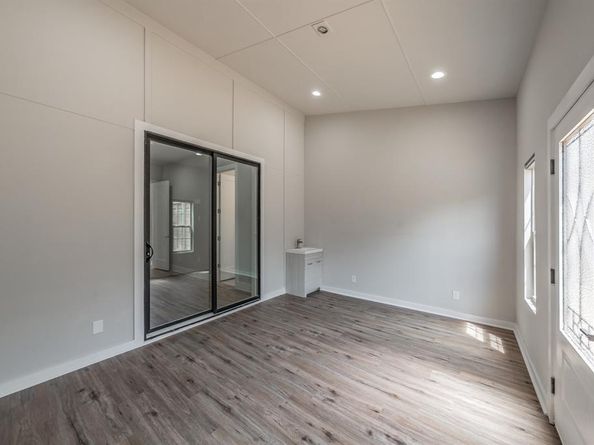 1004  Stafford Street , Dallas Texas 75208