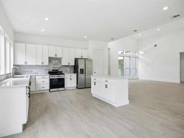 6939  Lacywood Lane , Dallas Texas 75227