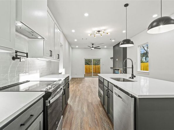 2616  Birmingham Avenue , Dallas Texas 75215