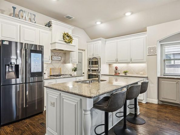 1713  Emerald Tree Place , Aubrey Texas 76227