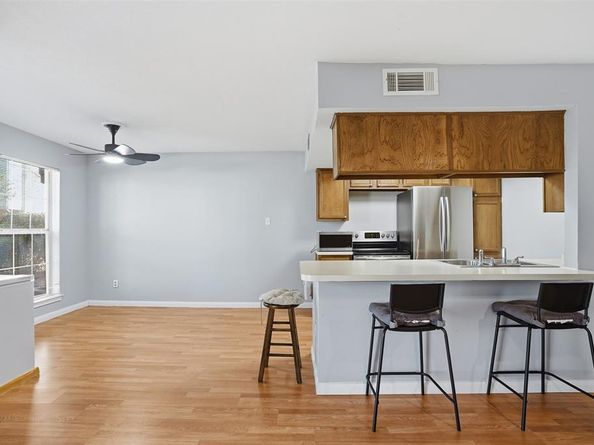 2535  Wedglea Drive  F127, Dallas Texas 75211