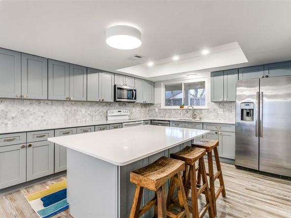 1225  Sleepy Hollow Court , Grapevine Texas 76051