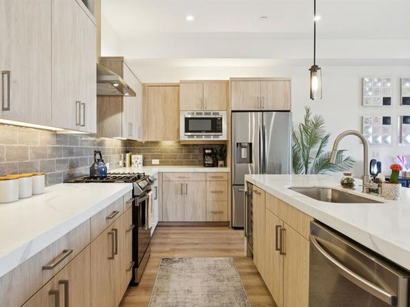 1901 S Harwood Street  107, Dallas Texas 75215