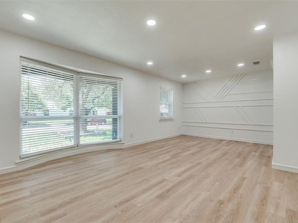 5323  Blaney Way , Dallas Texas 75227