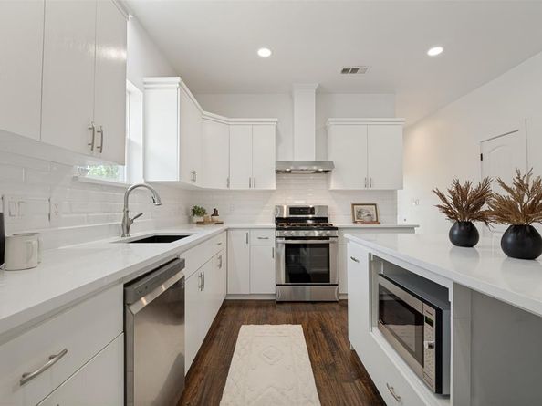 916 S Montreal Avenue , Dallas Texas 75208
