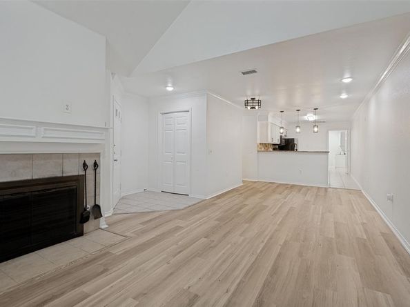 1004  Bridges Drive , Arlington Texas 76012