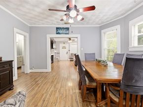 908 N Winnetka Avenue , Dallas Texas 75208