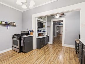 908 N Winnetka Avenue , Dallas Texas 75208