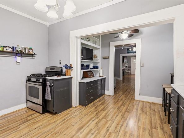 908 N Winnetka Avenue , Dallas Texas 75208