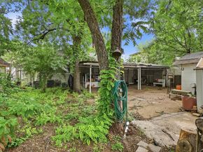 908 N Winnetka Avenue , Dallas Texas 75208