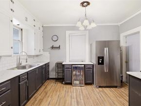 908 N Winnetka Avenue , Dallas Texas 75208