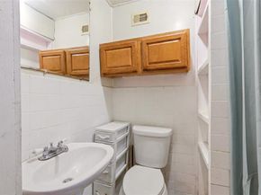 908 N Winnetka Avenue , Dallas Texas 75208
