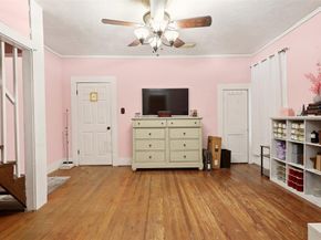 908 N Winnetka Avenue , Dallas Texas 75208